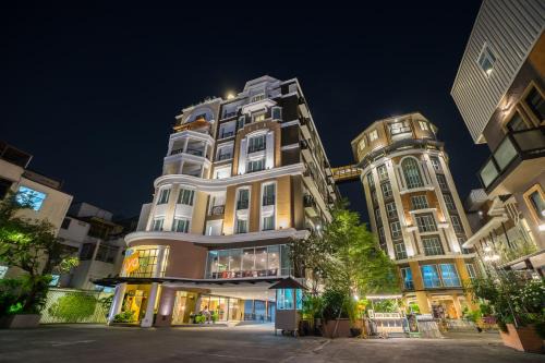 Bang Phlat Hotel | Beyond Suite