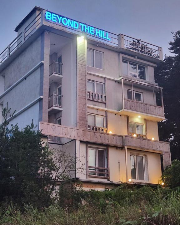 Donghae House | Beyond the hill