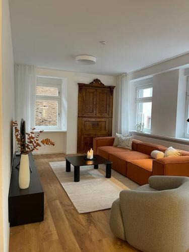 Uerzig Apartment | BG Living & Hosting - Stilvolle Mosel-Ferienwohnung "Alte Apotheke" in Ürzig - 2 Schlafzimmer, bis 5 Personen, Fahrradkeller & WLAN