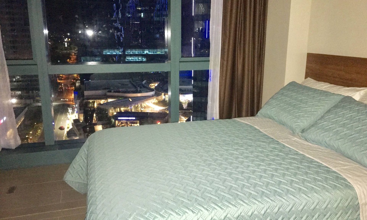 Bonifacio Global City Condo | BGC One Uptown 1 Bedroom Corner Unit 16th floor with City View