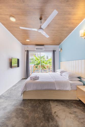 Thulusdhoo Island House | Bibee Surf