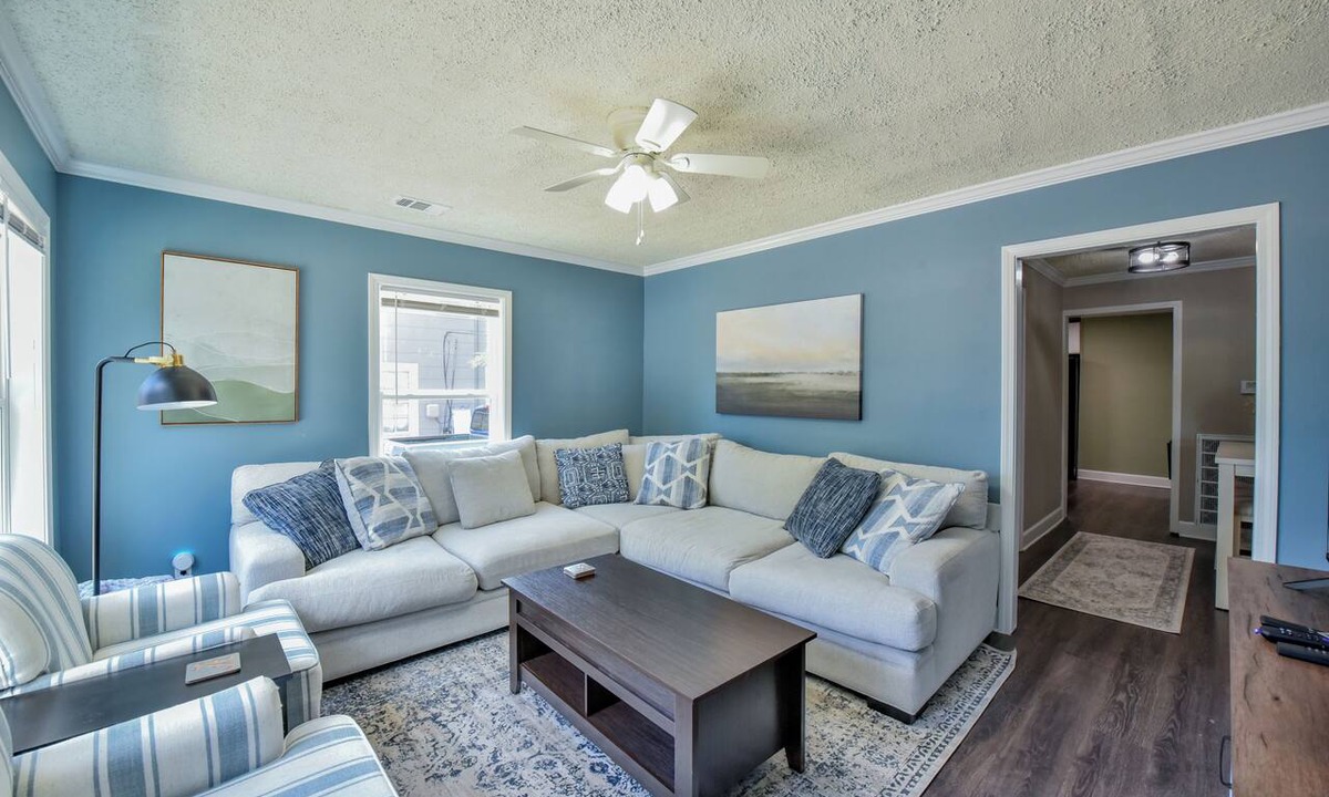 Tuscaloosa House | Big Al's Bungalow - Hot Tub! Book now for Football Season!