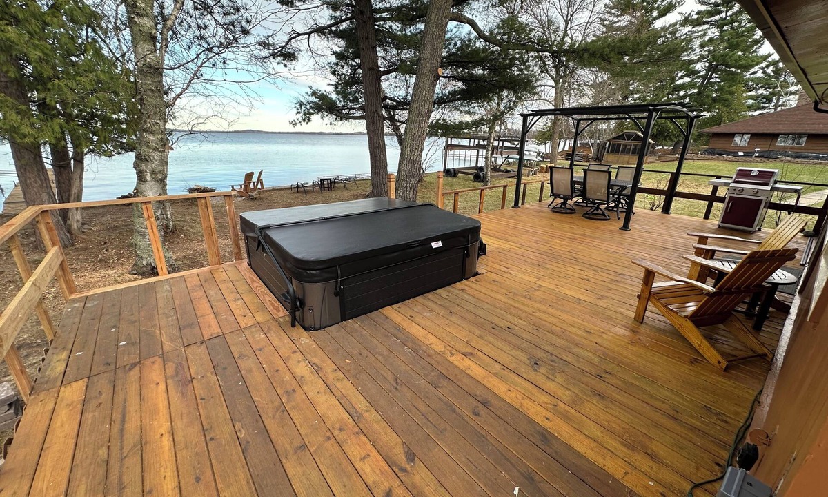 Tower Cabin | Big Bay peace and privacy, wake up to the sunrise just yards from the water