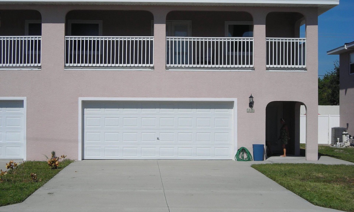 Port Canaveral House | BIG BEAUTIFUL BEACH HOUSE- STEPS TO THE SAND-NEAR COCOA BEACH PIER-PRIVATE YARD
