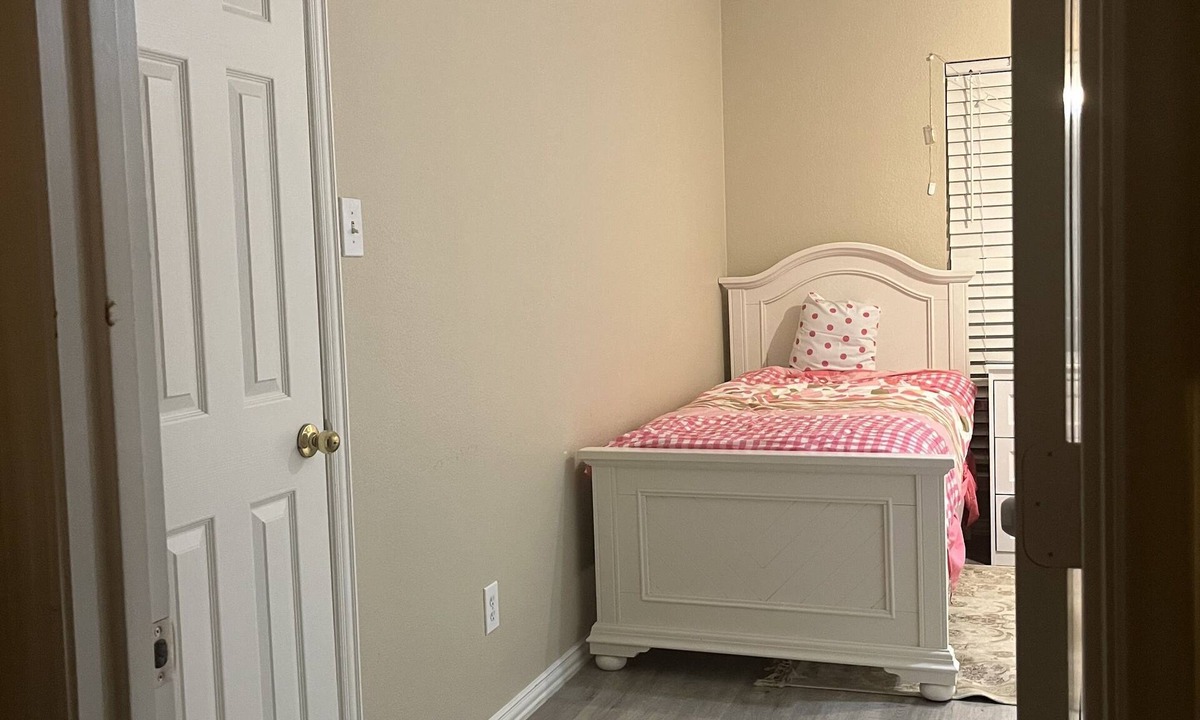 Valley Ranch House | Big bedroom