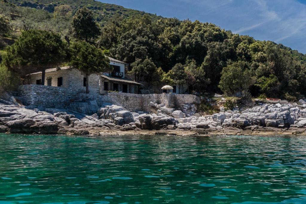 Lambinou House | Big Blue Pelion