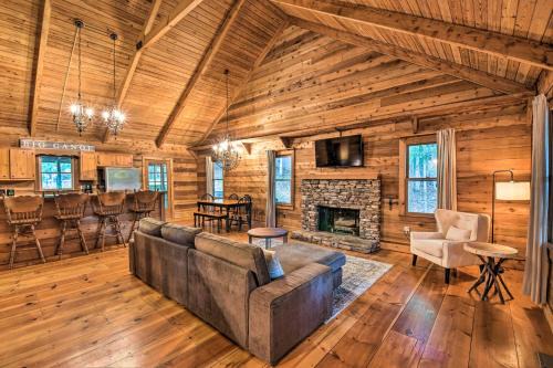 Big Canoe House | Big Canoe Mountain Resort Cabin w/Pool Access!