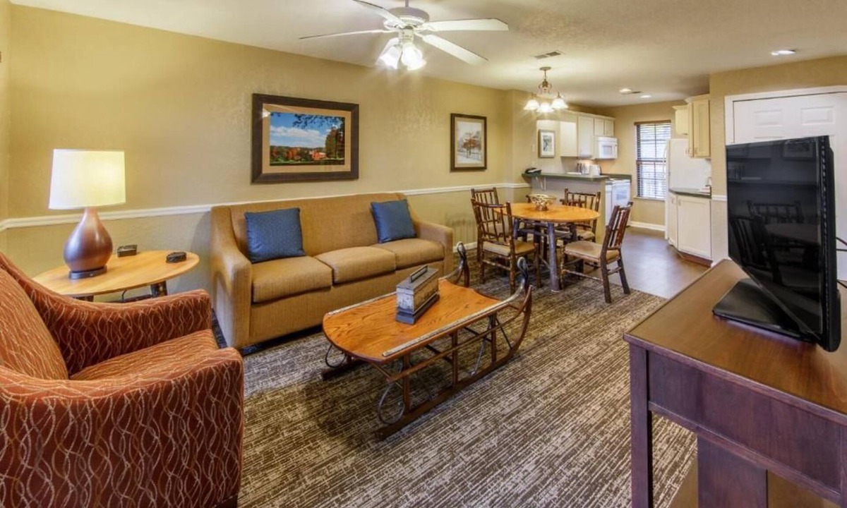 South Lee Hotel | Big Chill + Big Thrill | Three 2BR Villas w/Pools, Sauna & Arcade Fun