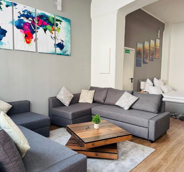 Nippes Apartment | Big, comfortable, 11min Central Station, 14 people