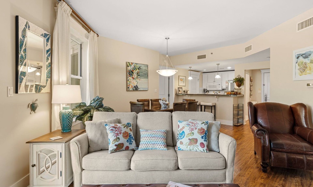 Baytowne Wharf Condo | BIG DISCOUNTS-AUG&SEPT RENTS 1BR+DEN CONDO-SLEEPS 6@ 1BR rate Sandestin-Baytowne
