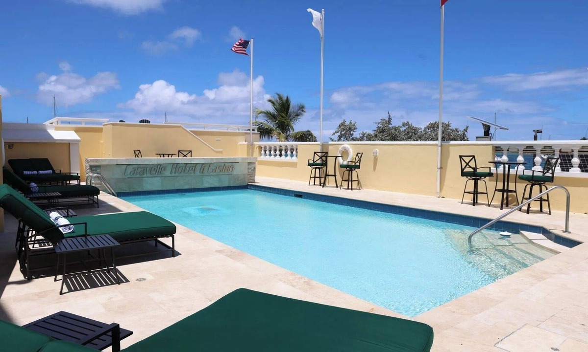 Estate East Street Hotel | Big Group Stay | 3 Rooms | Steps from Harbor, Markets, & Sunset Cruises