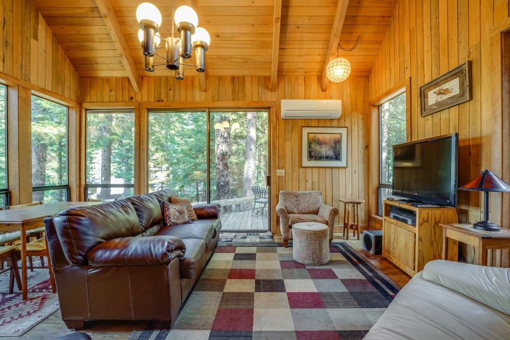 Black Butte Ranch House | Big Meadow View