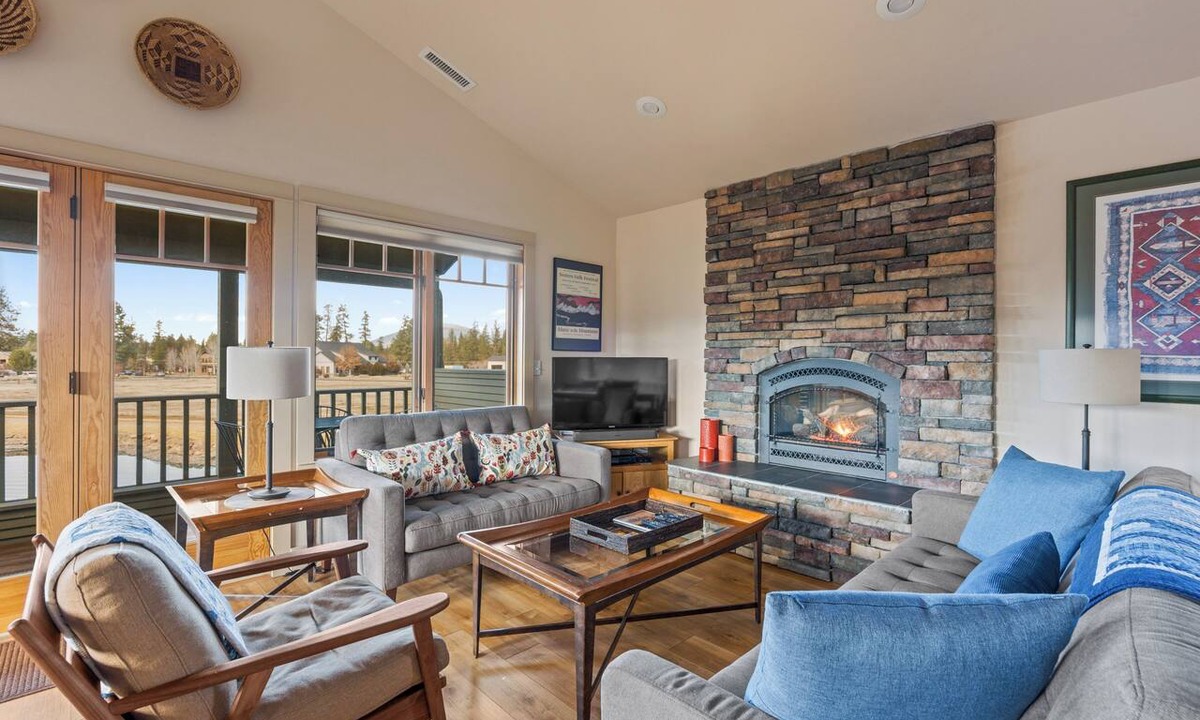 Sisters Condo | Big Mt View Condo View of the Mountains in Sisters, A/C, Gas Fireplace