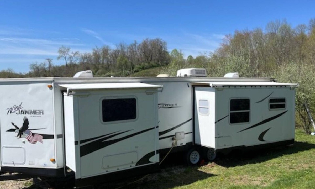 East Fultonham RV Rental | Big spacious Camper