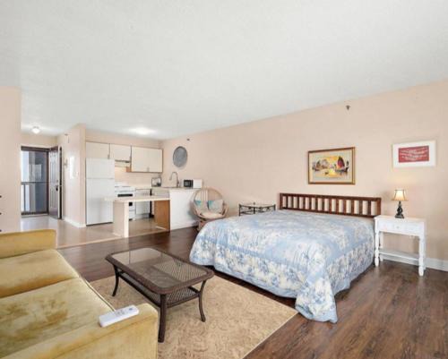 Midtown Ocean City Apartment | Big Studio at 28th with Balcony