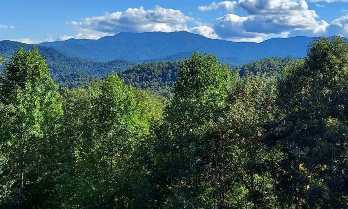 Franklin Cabin | Big View private cabin in the Smokeys close to Franklin, Highlands and Cherokee