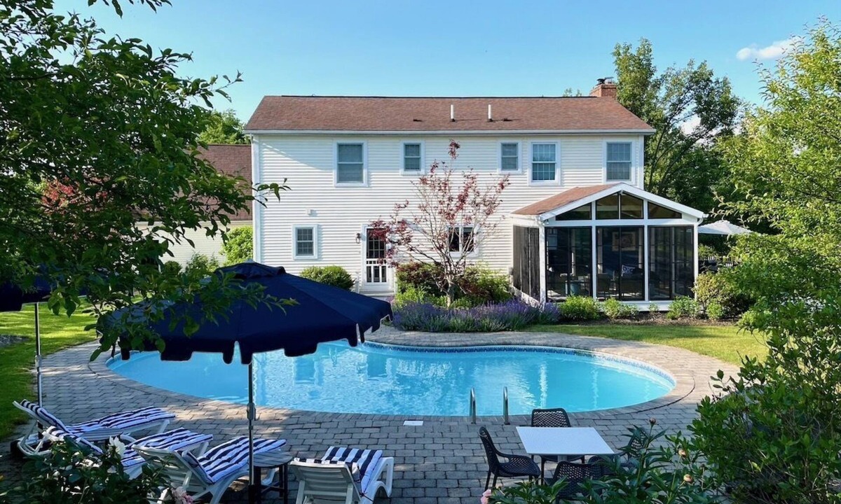 North Egremont House | Big Views, Heated Pool, Mini-Gym, Sun Porch!