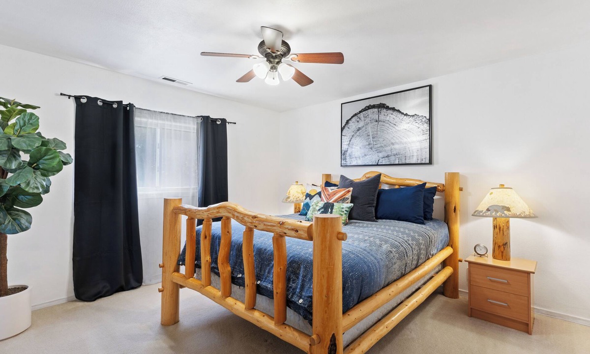Castle Rock House | Bigfoot Hideaway! 5-bedroom house with Hot Tub in beautiful Castle Rock