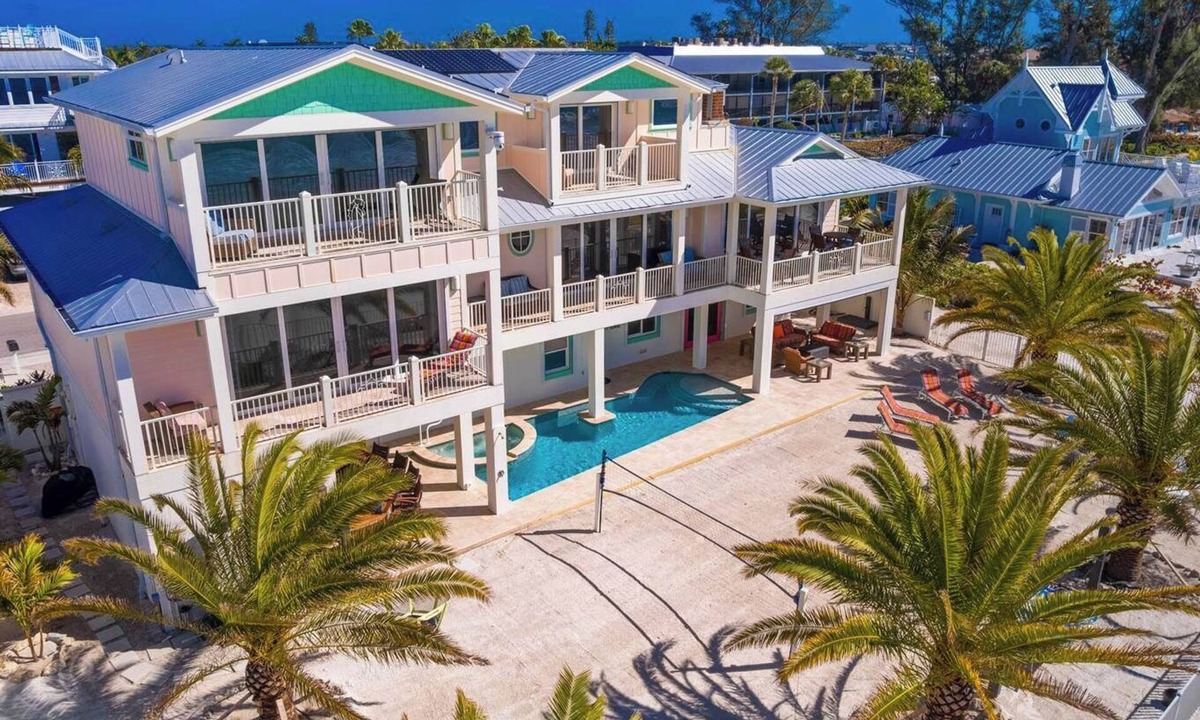 Ilexhurst House | Bikini's & Martini's Beachfront: Direct Gulf Front! Pool, Spa, Pro-Series Loaded Game Room & Arcade