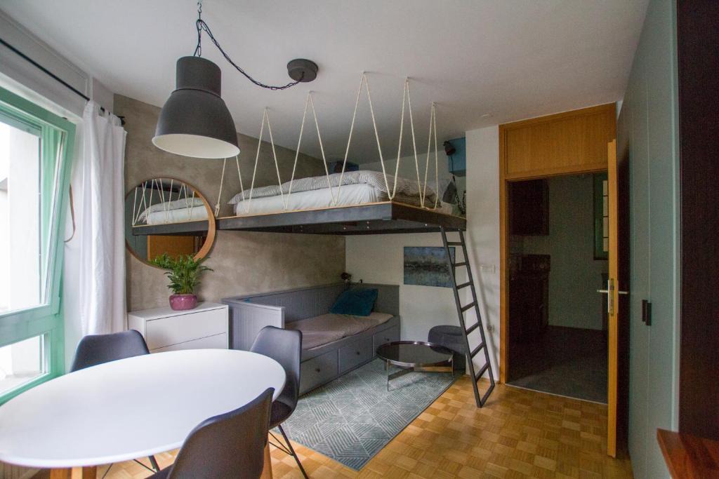 Ljubljana City Centre Apartment | Birch central studio on main square