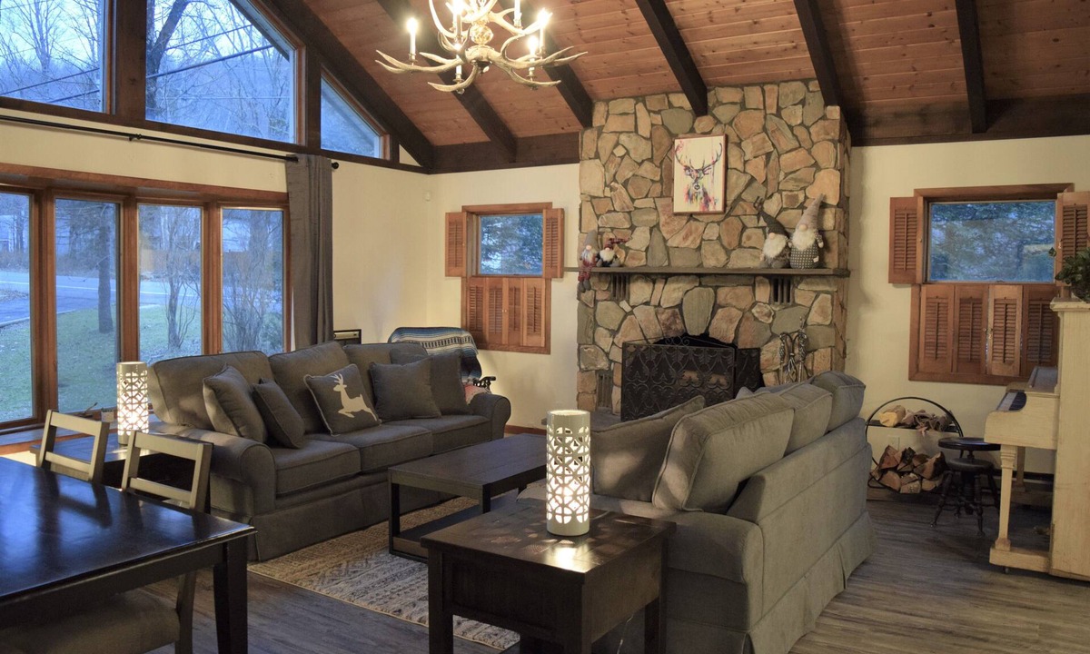 Pine Hill House | Birch Creek Mountain House- 3 minutes to Belleayre Mtn