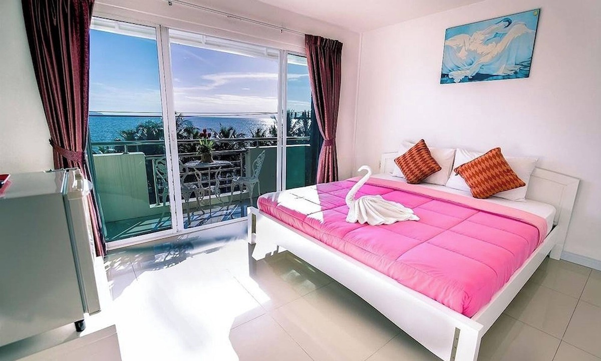 Ban Bang Saen Hotel | Bird Hotel