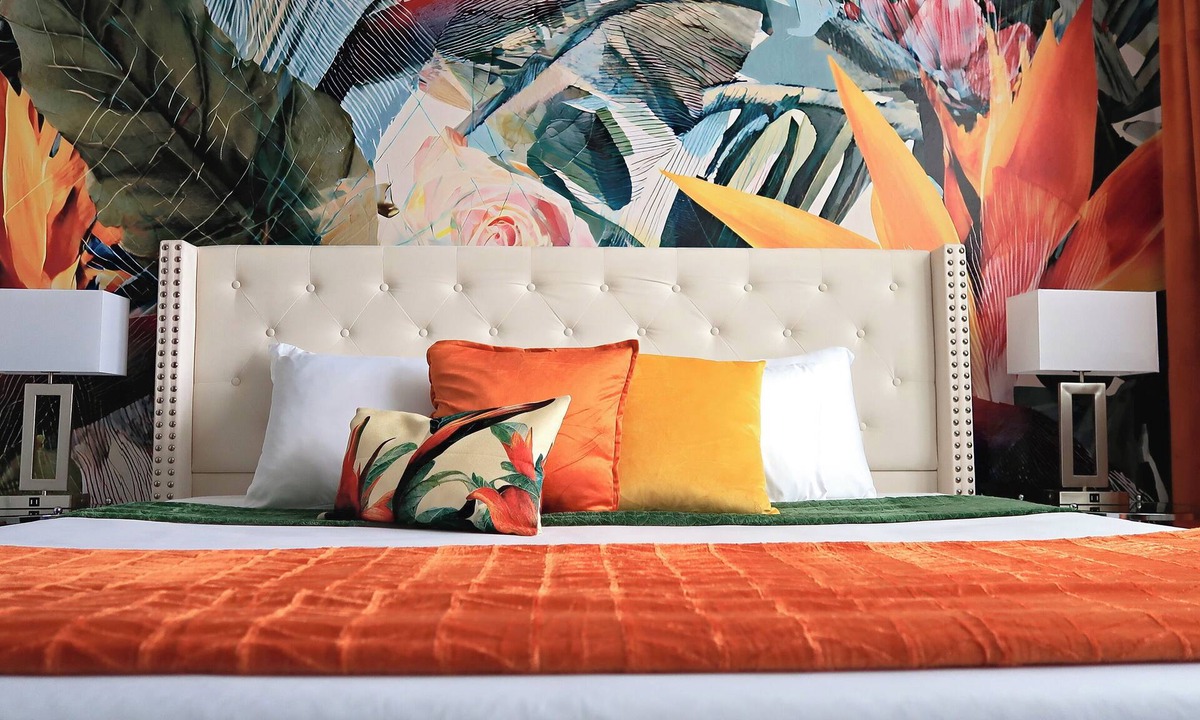 Highlands Apartment | Bird of Paradise l 1BD Lux King in NE Jax