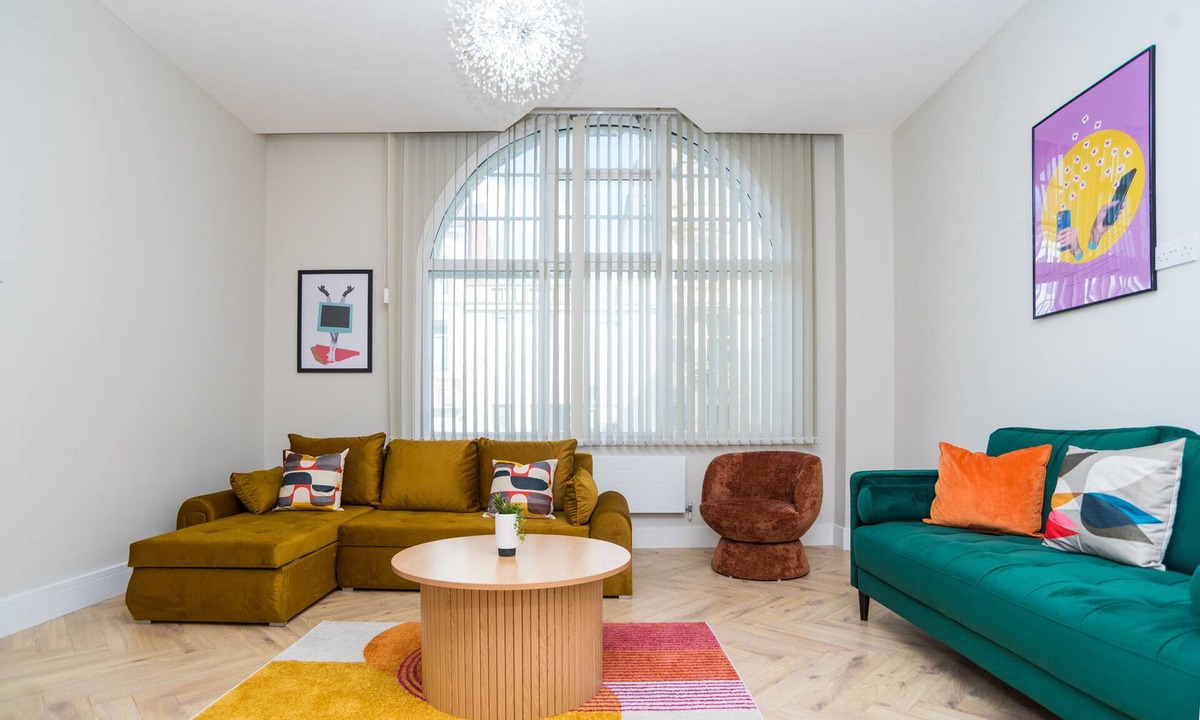 Birmingham City Centre Apartment | Birmingham 4 Bedroom Apartment - With Parking