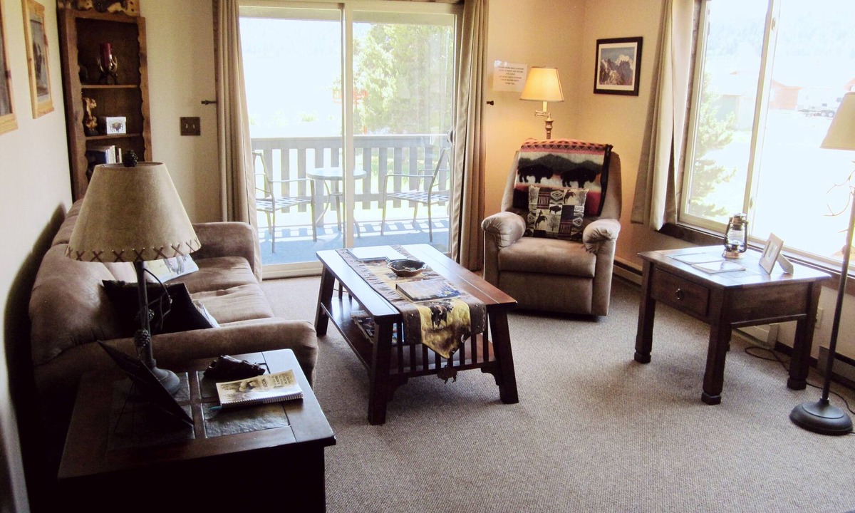 Horse Butte Condo | Bison Hideaway Condo - fully updated, warm & inviting Yellowstone Retreat for 2