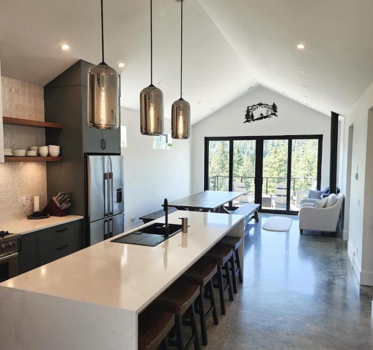 Courtenay Ski Chalet | Black Arrow Chalet