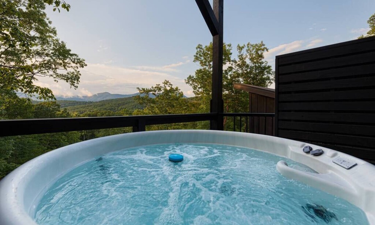 Dahlonega Cabin | Black Ash, Alpine Cabin -Views! Outdoor shower, hot tub, more!