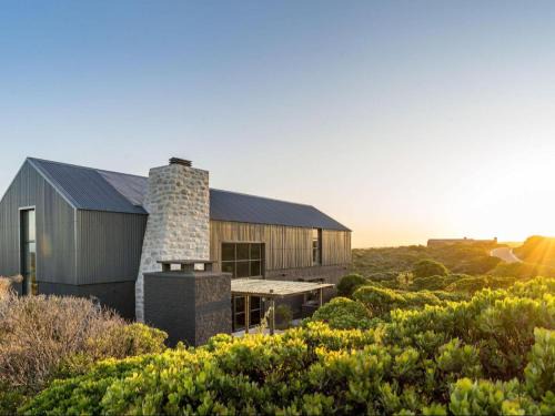 Gansbaai Villa | Black Barn At Romansbaai