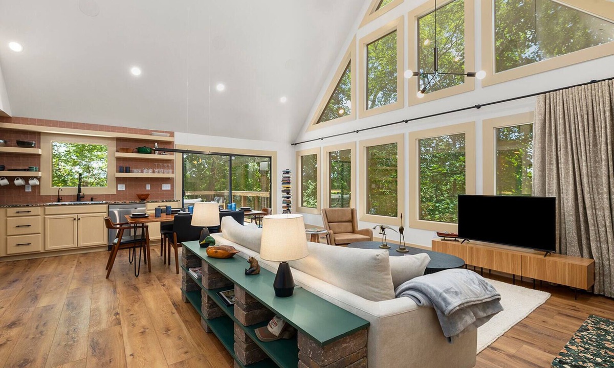 Eagle Rock Cabin | Black Bear Cabin. Luxury 2bed/2 bath, 13 miles to Eureka Springs on Table Rock.