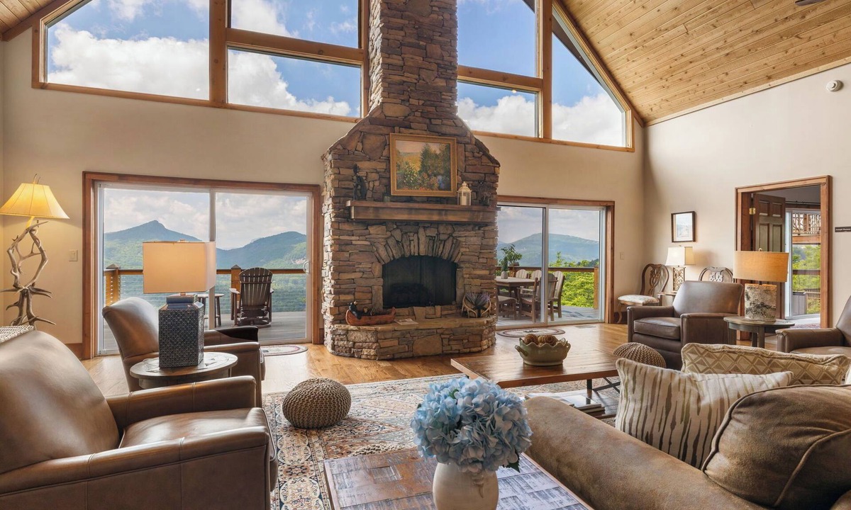 Sapphire House | Black Bear Lodge- 6 BR With Panoramic Views