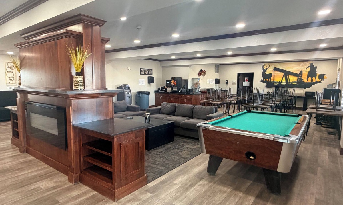 Stanley Hotel | Black Gold Suites Stanley