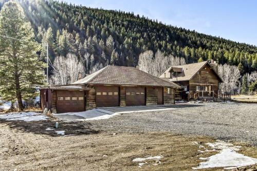 Black Hawk House | Black Hawk Getaway with Hot Tub cabin
