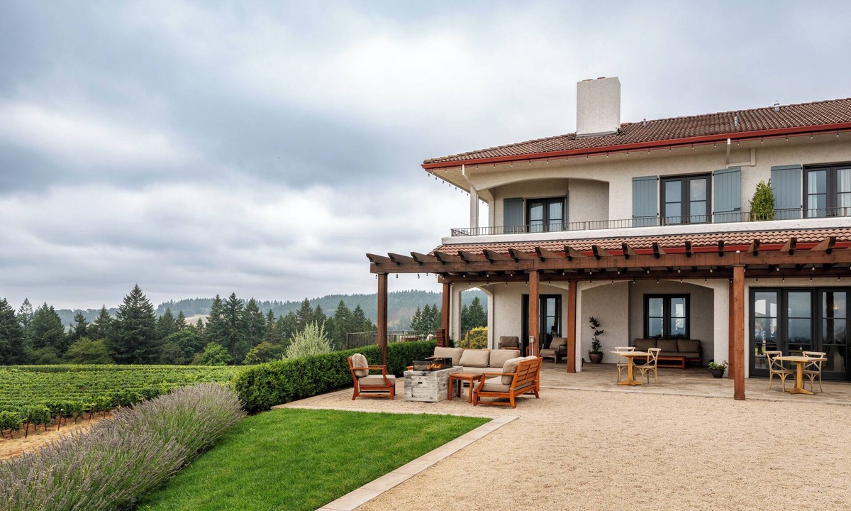 Dundee Bed & Breakfast | Black Walnut Inn & Vineyard
