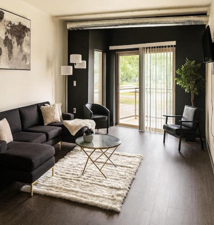 Downtown Des Moines Apartment | Blackbeam Suite