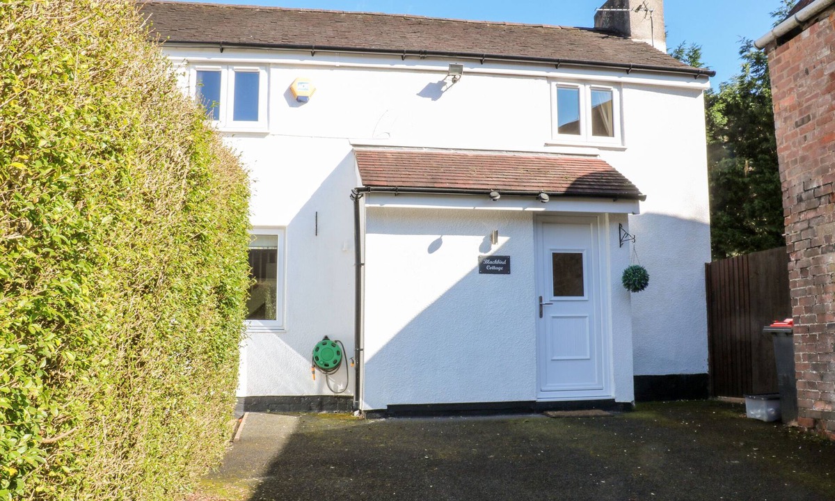Jackfield Cottage | BLACKBIRD COTTAGE, family friendly, with a garden in Ironbridge