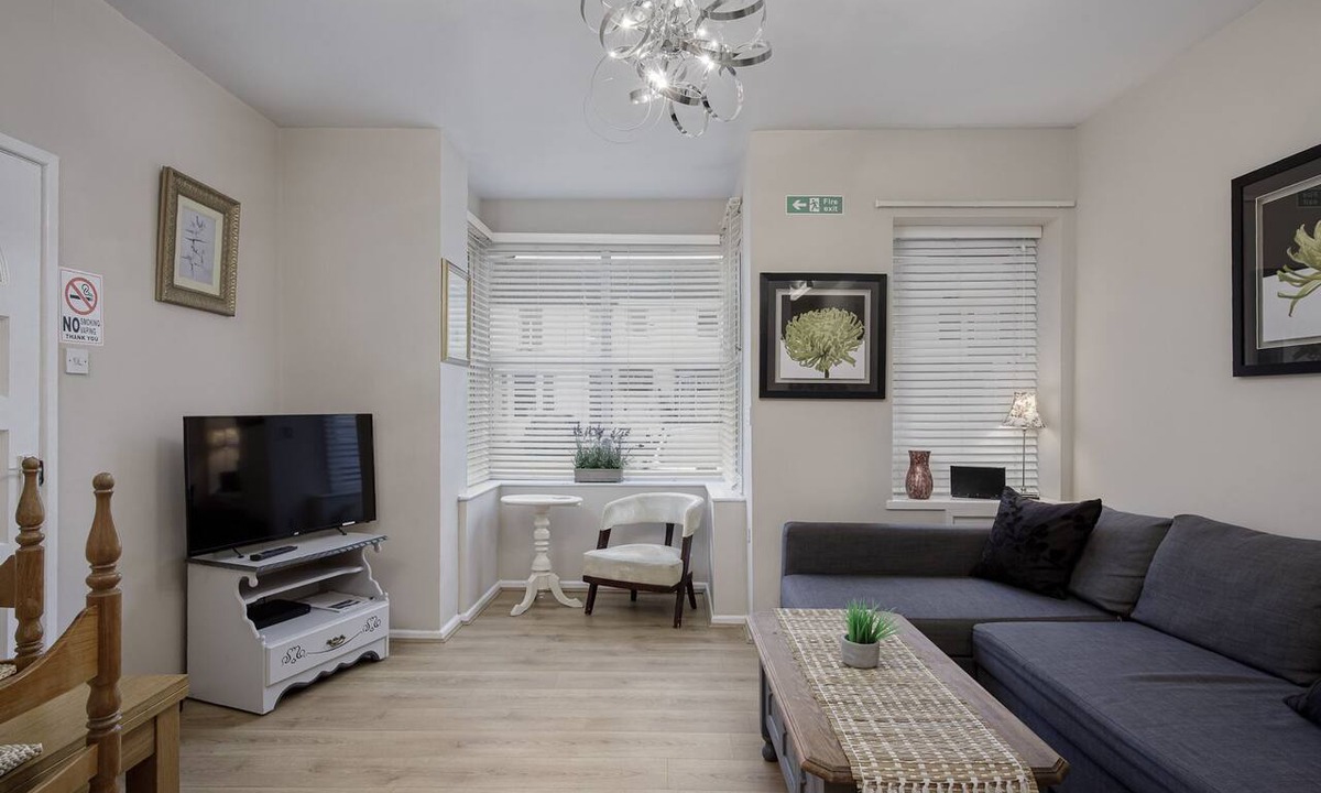 Blackpool Town Center Apartment | Blackpool Abode - Hornby Apartment Ground Floor