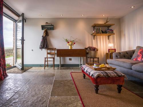 Macclesfield House | Blackshaw Gap - Charming cottage on a Cheshire Peak District farm - Dining options