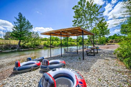 Blanco House | Blanco Riverfront Estate w/2 Homes: 4-Acre Oasis