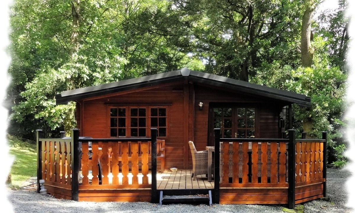 Skelwith Bridge Cabin | Blelham Tarn (Rustic yet modern cabin in tranquil woodland with own EV charger)