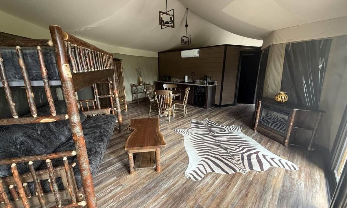 Town of Sullivan RV Rental | Blesbok Luxury Tent 8