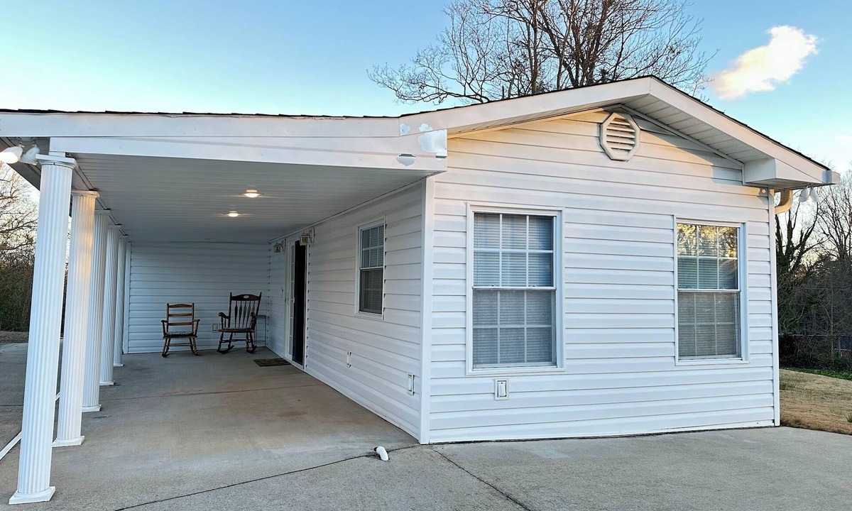 Spartanburg House | Blessed Haven - king bed guest house