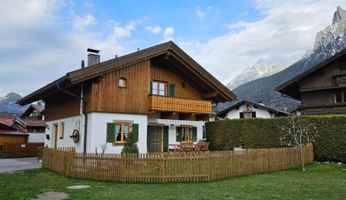 Mittenwald House | Bletschers Hoamat