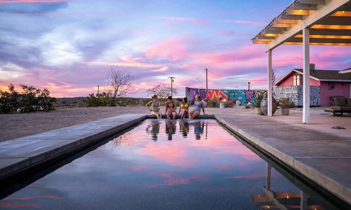 Joshua Tree House | Bling Shack Pool, Spa, Views, Karaoke, Theater