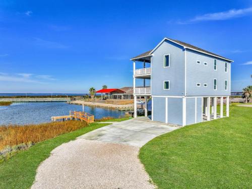 San Luis House | Blissful Blue Oasis- Waterfront in Treasure Island