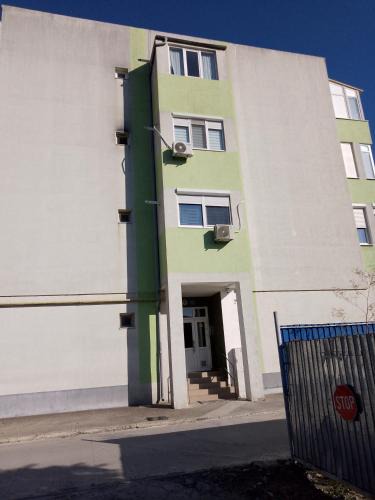 Braila Apartment | Bloc Green