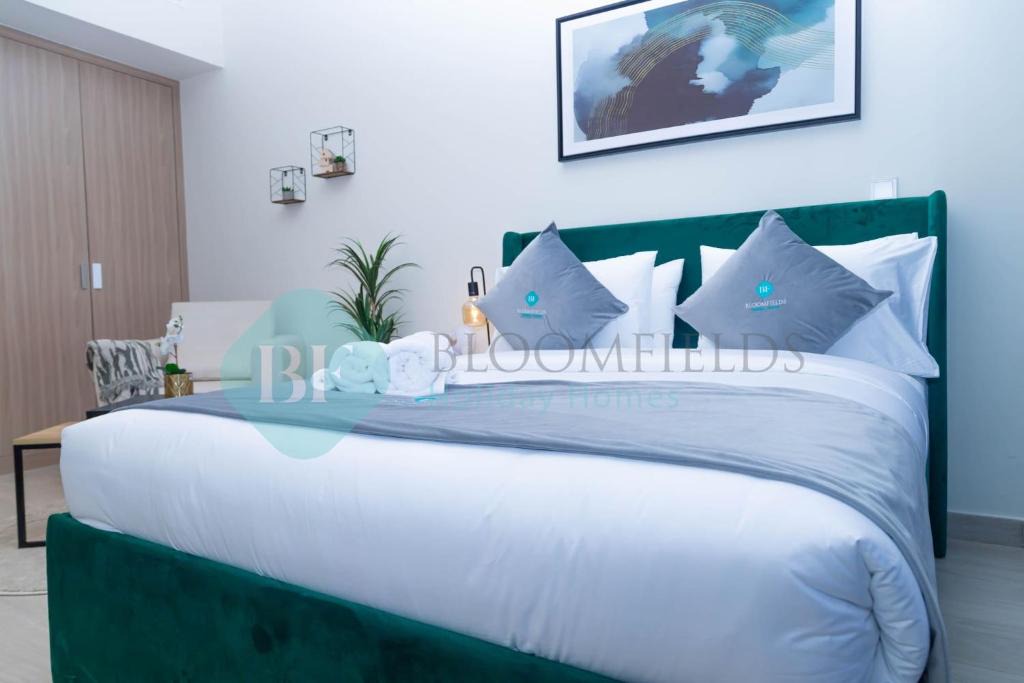 Nad Al Sheba Apartment | Bloomfields Studio - Azizi Riviera 44 - Meydan
